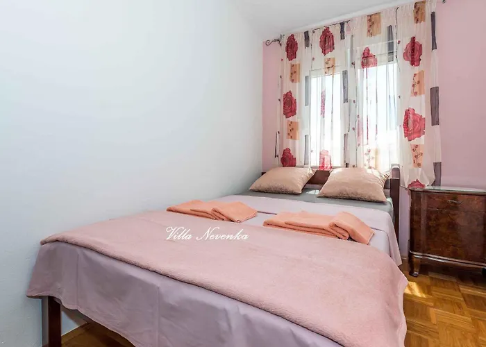 - Sibenik Riviera 7182 Rogoznica (Sibenik-Knin)